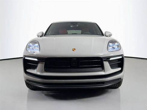 Certified 2026 Porsche Macan AWD/4WD image 10