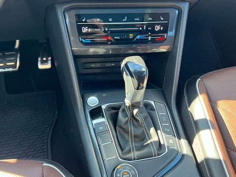 Used 2022 Volkswagen Tiguan SEL R-Line image 21
