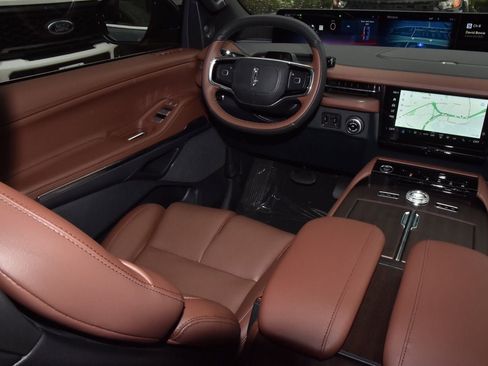 New 2026 Lincoln Navigator Reserve AWD/4WD image 23
