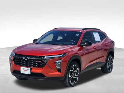 Used 2024 Chevrolet Trax RS FWD image 2