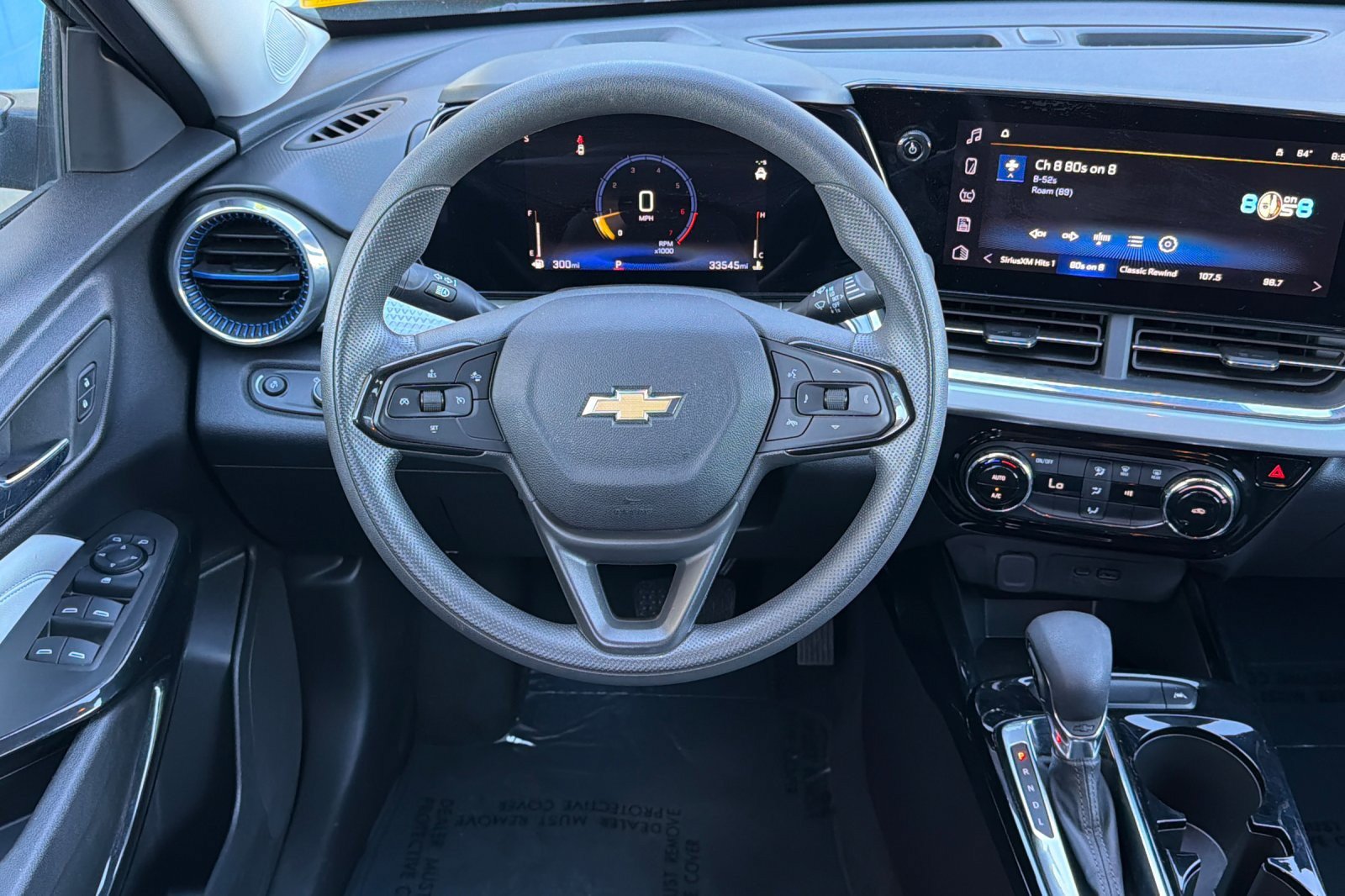 Used 2025 Chevrolet Trax LT FWD image 11