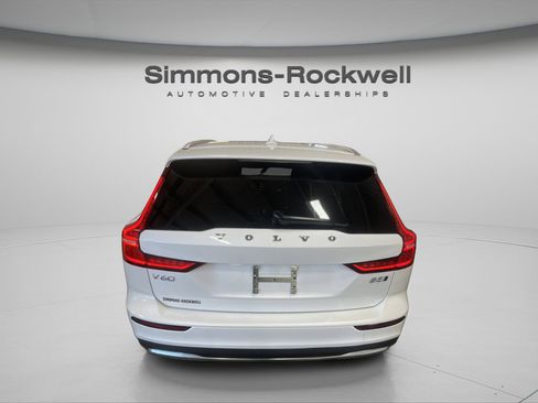 Used 2025 Volvo V60 B5 Cross Country Plus image 6