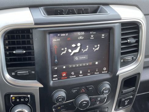 Certified 2020 RAM 1500 Classic SLT w/ Luxury Group image 28