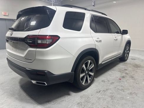 Used 2025 Honda Pilot Touring image 5