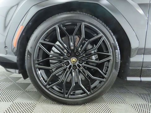 Used 2025 Lamborghini Urus SE image 31