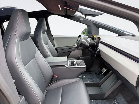 Used 2024 Tesla Cybertruck AWD Crew Cab image 32