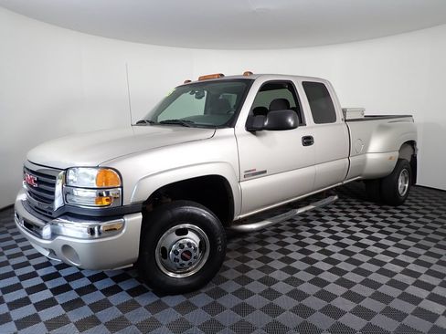 Used 2005 GMC Sierra 3500 SLE w/ Heavy-Duty Power Package AWD/4WD image 10