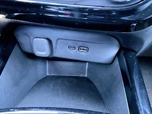 Used 2025 Chevrolet Trax LT FWD image 32
