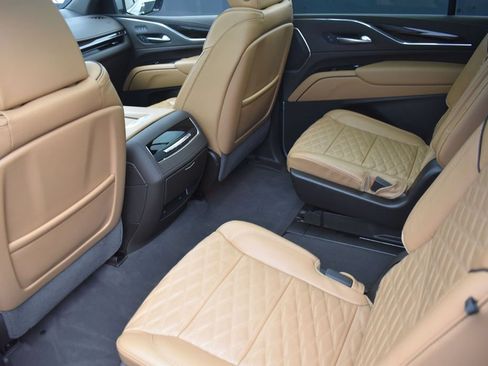 Certified 2024 Cadillac Escalade ESV Premium Luxury AWD/4WD image 27