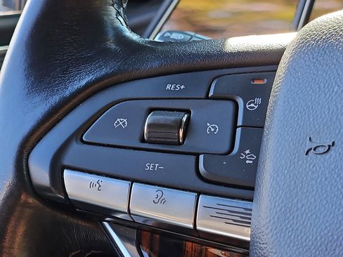 Used 2024 Cadillac Escalade ESV Luxury image 21