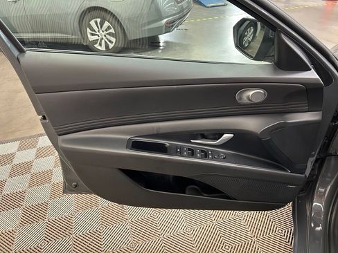 Used 2025 Hyundai Elantra Limited FWD image 21