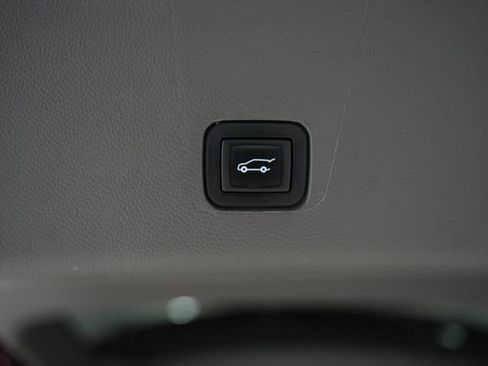 Used 2021 Chevrolet Traverse LT w/ LT Premium Package image 11