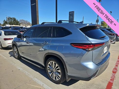 Used 2022 Toyota Highlander Platinum image 5