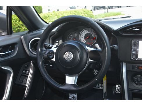 Used 2017 Toyota 86 RWD image 16