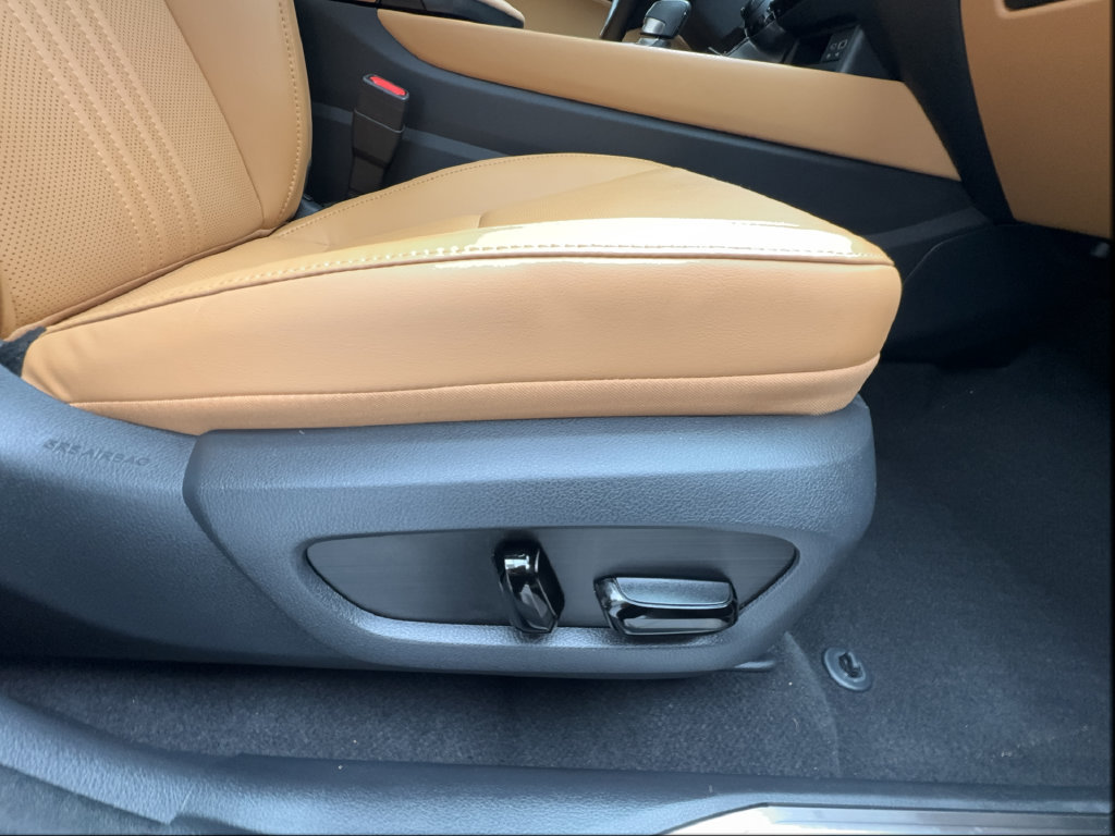 Used 2025 Lexus NX 250 FWD w/ Towing Package (2000 Lbs) image 34