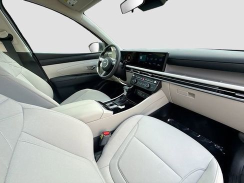 Certified 2025 Hyundai Tucson SE image 26