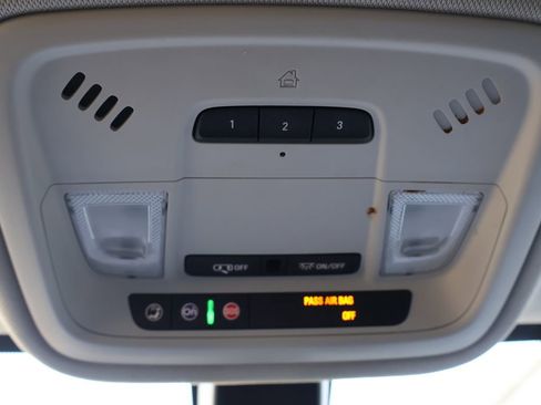 Used 2018 Chevrolet Traverse LT image 15