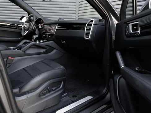 Certified 2022 Porsche Cayenne Coupe AWD/4WD image 34