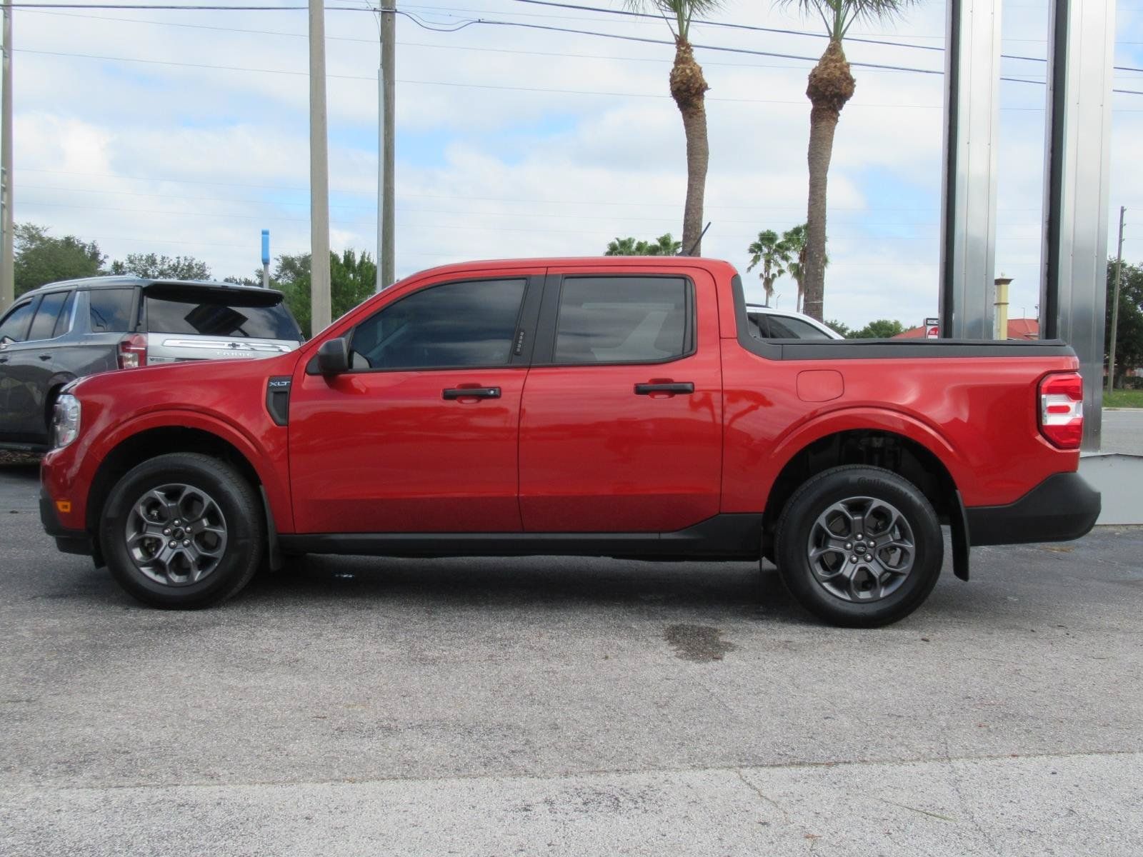 Used 2023 Ford Maverick XLT FWD image 2