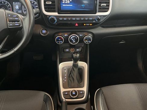 Used 2022 Hyundai Venue Limited image 11