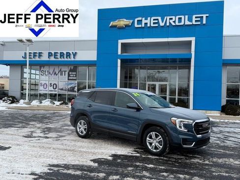 Used 2024 GMC Terrain SLE image 1