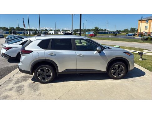 Used 2025 Nissan Rogue SV AWD/4WD image 6