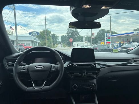 Used 2025 Ford Escape ST-Line Select AWD/4WD image 3