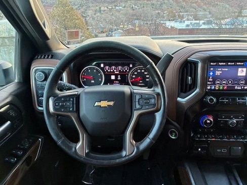 Used 2022 Chevrolet Silverado 2500 High Country image 14