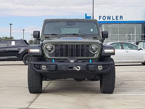 Used 2024 Jeep Wrangler Unlimited Rubicon 4xe w/ Capability Package AWD/4WD image 3