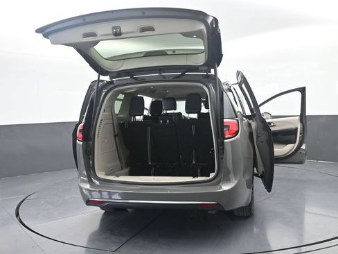 Used 2022 Chrysler Pacifica Touring-L FWD image 78