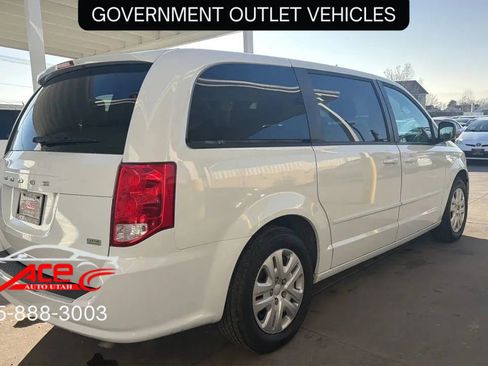 Used 2017 Dodge Grand Caravan SE w/ UConnect Hands-Free Group image 7