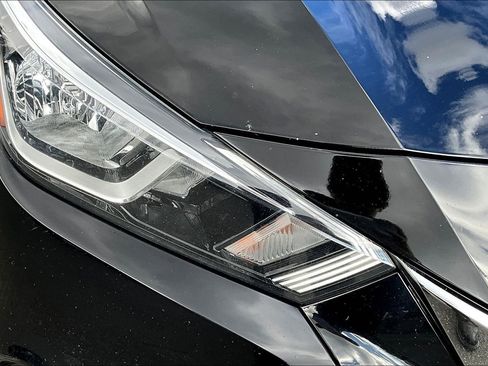Used 2020 Nissan Versa SV FWD image 29