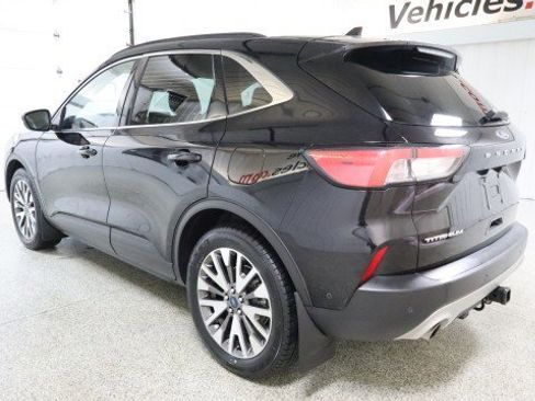 Used 2020 Ford Escape Titanium image 3