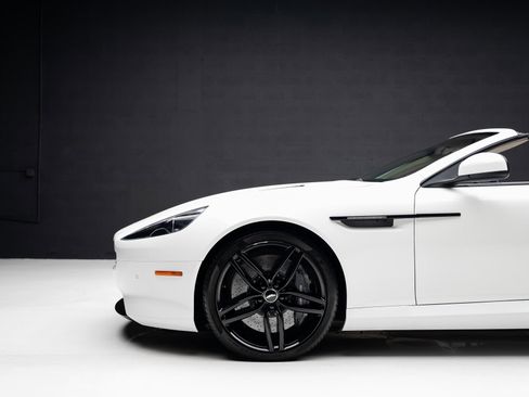 Used 2016 Aston Martin DB9 GT image 20