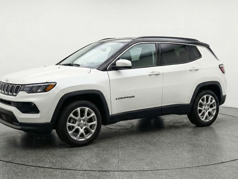 Used 2025 Jeep Compass Limited AWD/4WD image 3