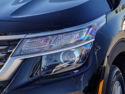 Certified 2022 Kia Seltos LX image 8