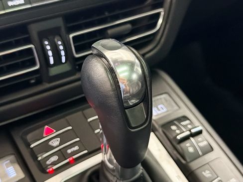 Certified 2020 Porsche Macan AWD/4WD image 18