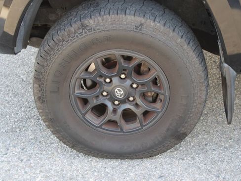 Used 2019 Toyota Tacoma SR5 image 8