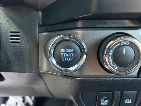 Certified 2022 Toyota Tacoma TRD Off-Road w/ Technology Package AWD/4WD image 25