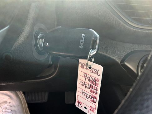 Used 2024 Kia Forte LXS w/ LXS Technology Package image 11