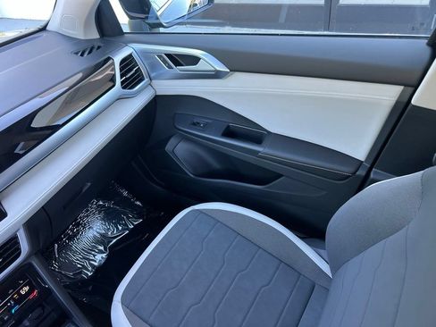 New 2026 Volkswagen Taos SE FWD image 26