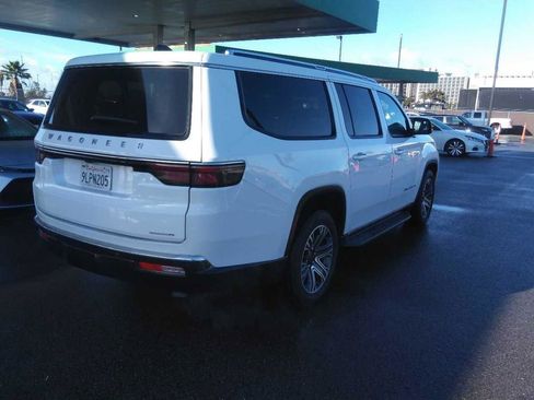 Used 2024 Jeep Wagoneer L Series II image 2