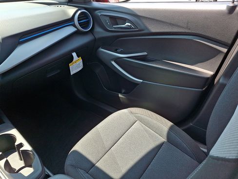 Used 2026 Chevrolet Trax LS w/ LS Convenience Package FWD image 15