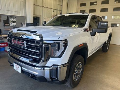 Used 2024 GMC Sierra 3500 SLE w/ Preferred Package image 2