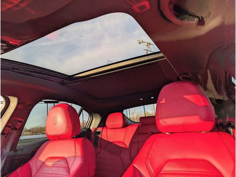 Used 2022 Alfa Romeo Stelvio Veloce image 16