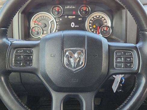 Used 2019 RAM 1500 Classic SLT w/ Luxury Group image 11