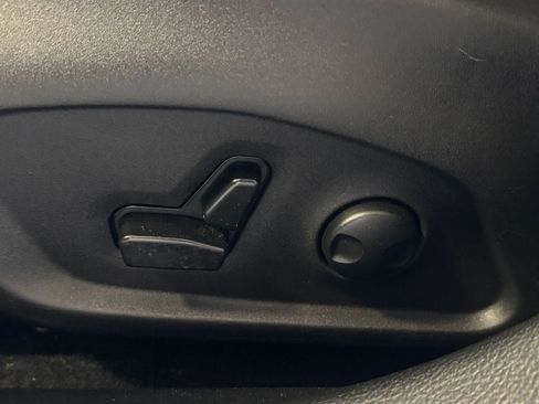 Used 2025 Jeep Compass Limited image 25