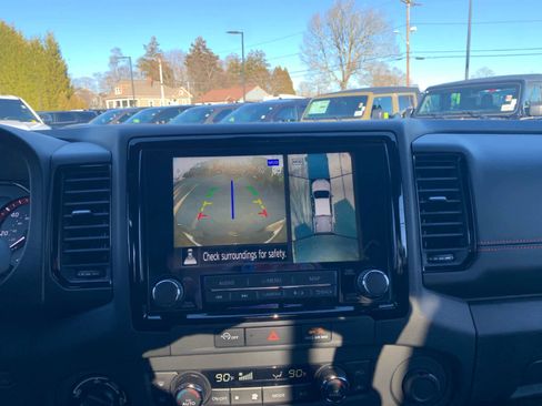 Used 2023 Nissan Frontier PRO-4X w/ Pro-4X Premium Package image 28