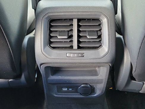 Used 2024 Volkswagen Tiguan SE FWD image 12