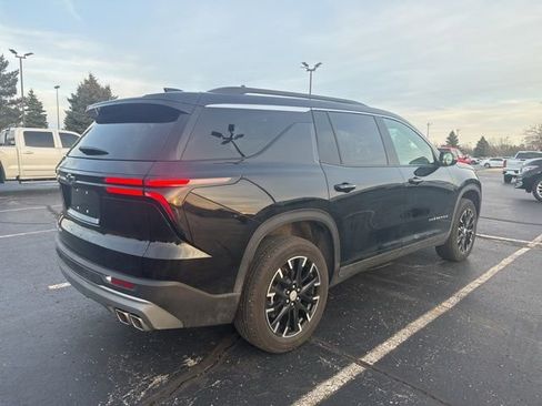 Used 2025 Chevrolet Traverse LT w/ Sun and Wheel Package image 11
